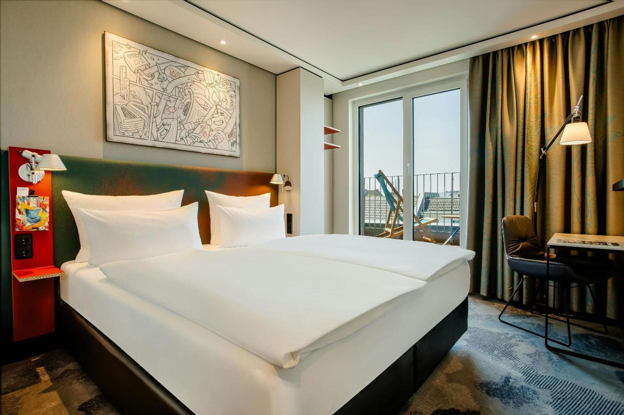 Queen Room with Balcony,1746931653:JPEG